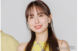 May J.、ほっそり美脚際立つ私服ショット披露「スタイル良すぎ」「ギャップすごい」と反響