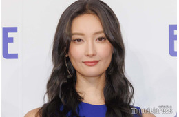 菜々緒、チューブトップで美デコルテ輝く「ヘルシーで素敵」「小麦肌がかっこいい」と反響