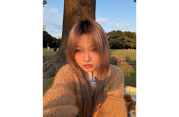 美人YouTuber、ウエストチラリのカジュアルコーデ披露「おしゃれすぎる」と反響