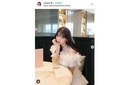 人気YouTuber・Rちゃん、美バストのぞく大胆ドレス姿公開「セクシー」「おしゃれで素敵」と反響