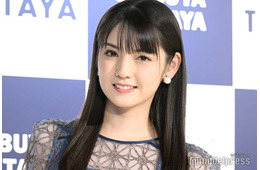 道重さゆみ、オフショルから美肩チラリ「雰囲気違う」「大人っぽい」と反響