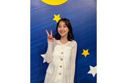 TBS若林有子アナ、“ドナルド風”ミニスカ私服で美脚スラリ ディズニー満喫ショットに「新鮮」「色白で綺麗」の声