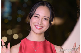大友花恋、ドレス姿で父との2ショット公開「仲良し親子」「パパ背高くてかっこいい」と反響