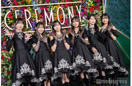 日向坂46、美肌輝くブラックドレスで雰囲気ガラリ ミセス主催イベントに登場【Mrs. GREEN APPLE presents「CEREMONY」】