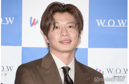 田中圭、不倫疑惑騒動後初の公の場 共演者と笑顔でトークも【おい、太宰】