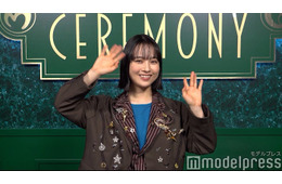 シンガー・TOMOO、ファッションのテーマは「等身大のおめかし」グリーンカーペットの感想語る【Mrs. GREEN APPLE presents「CEREMONY」】