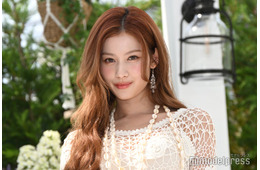 TWICEサナ、“超ミニ”ドレスから圧巻の脚線美披露「完璧スタイル」「息を呑む美しさ」と反響