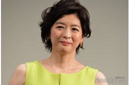 中山忍、姉・中山美穂さんと寄り添うオフショット公開「お揃いのネックレス素敵」「似てる」の声