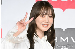 加藤史帆、ほっそり美脚輝く衣装姿「スタイル良い」「上品で美しい」と反響