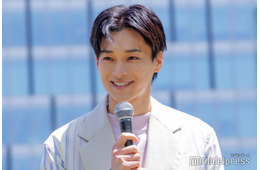 松本怜生、女装ショットに反響続々「美人すぎる」「別人級」