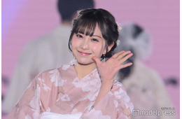 きりたんぽ、美脚透けるミニ丈コーデ「オシャレ」「釘付けのスタイル」と反響