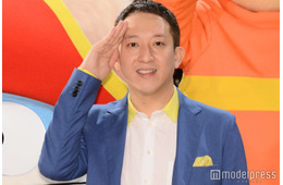 サバンナ高橋茂雄＆清水みさと夫婦、沖縄のビーチで密着 2ショットに「表情が似てる」「お似合い」と反響