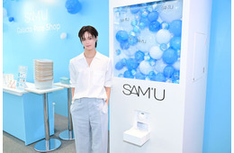 &TEAM・K、スキンケアの秘訣は「毛穴ケアと保湿」表参道のポップアップ来場で“没入空間”も体験