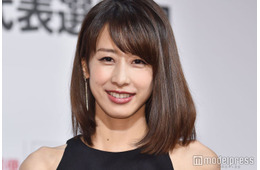 加藤綾子、ノースリーブで素肌際立つ「夏らしい衣装」「綺麗」の声