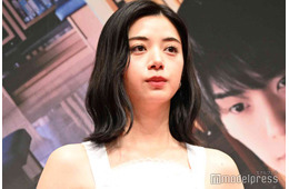 池田エライザ、美デコルテ輝くオフショルドレス姿披露「黒が似合う」「究極の美しさ」と反響