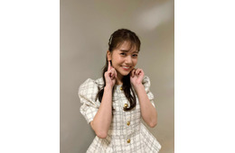 今井美桜、横空きワンピで肌見せ「セクシー」「思わず二度見」の声
