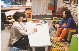 「こんばんは、朝山家です。」初回、脚本家・賢太（小澤征悦）のセリフが話題 “ドラマウォッチャーと名乗る評論家もどきの連中”に「リアルすぎる」の声