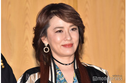 鈴木砂羽、水着姿で宮古島満喫「アラフィフのガチ」
