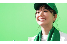 新垣結衣、自宅のお風呂場に“温泉マークのMy暖簾”「気持ちがワクっと」新CMではスポーティーな姿披露