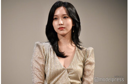 TWICEミナ、チューブトップで美スタイル披露「綺麗な腹筋」「カッコいい」の声