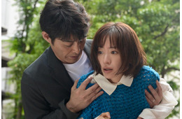 【奪い愛、真夏 第1話】真夏（松本まりか）、元カレそっくりの時夢（安田顕）と出会う「奪い愛」新シリーズ開幕