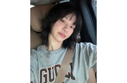「イカゲーム」出演女優、ビキニ姿で砂遊び「スタイル良すぎ」「無邪気で可愛い」と反響