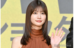 生見愛瑠、美肩際立つオフショル私服姿公開「着こなしオシャレ」「可愛すぎる」と反響