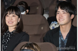 菅野美穂＆赤楚衛二、サプライズで客席内“こっそり”侵入 会場どよめく【近畿地方のある場所について】