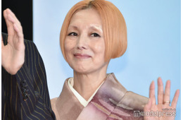 夏木マリ、レースパンツで美脚透け 人気俳優との密着2ショットに「オーラすごい」「素敵なコーディネート」の声