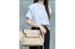 ひとクセ白Tシャツで差をつける！肩まわり華やぐモノトーンバランス【40代の毎日コーデ】
