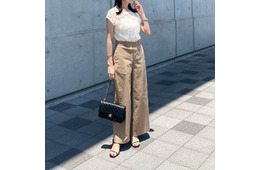 40代こそ似合う！チノ×レースブラウスで作る夏の上品カジュアル【40代の毎日コーデ】