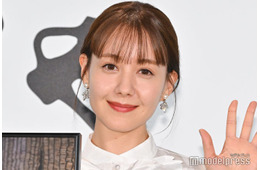 トリンドル玲奈、ショーパンで素脚大胆披露「自然体で素敵」「夏っぽくて爽やか」の声