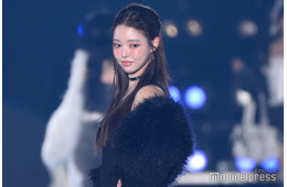 「脱出おひとり島3」参加美女、大胆穴開き衣装に視線集中 スラリ美脚際立つ【関コレ2025A/W】