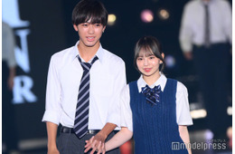 「今日好き」“りょうめい”曽根凌輔＆天宮芽唯カップル、バックハグで密着 手つなぎランウェイ披露【関コレ2025A/W】