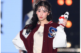 超ときめき宣伝部・坂井仁香、美スタイル際立つカジュアルコーデ スヌーピーとにっこり笑顔【関コレ2025A/W】