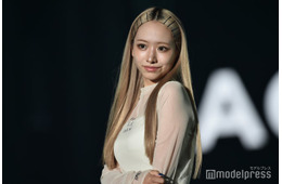 「今日好き」2児の母・重川茉弥、ガーターニーハイ姿で美脚披露「セクシー」「着こなせるのすごい」の声