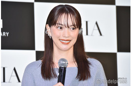 蛯原友里、圧巻美脚輝くミニコーデ「眼福」「理想的なスタイル」と反響