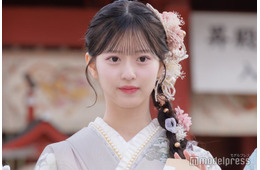 AKB48八木愛月、純白衣装から美脚スラリ「スタイル抜群」「天使のよう」の声
