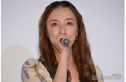 伊藤歩、手編み帽子でサマーコーデ披露「器用」「センス抜群」の声