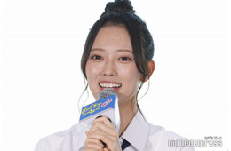 日向坂46清水理央、美脚際立つコスプレ衣装姿「いつもと違う」「スタイル良い」の声