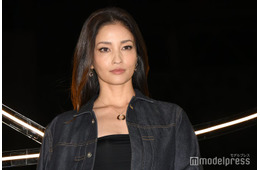 黒木メイサ、美ウエストのぞくキャミ姿に反響「憧れのスタイル」「ヘルシーで素敵」