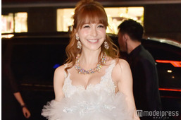 藤井リナ、息子＆娘の顔出しショット公開「美男美女すぎる」「そっくり」と反響