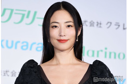 MEGUMI、ベアトップドレスで大胆美デコルテ披露「オンもオフも素敵」「赤がお似合い」と反響