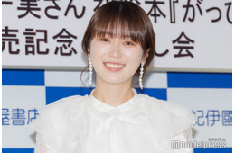 高山一実、美ウエスト披露の韓国街中ショットに反響「朝から癒された」「可愛すぎる」
