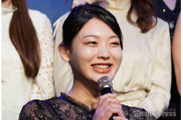 「NOBROCK TV」で話題・風吹ケイ「一応元CAです」制服姿で美脚チラリ「スタイル抜群」「美貌がすごい」絶賛の声