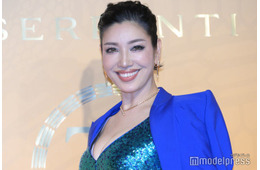 アンミカ、済州島プールサイドでの圧巻美脚に釘付け「身体の半分以上が脚」「神秘的」