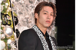 THE RAMPAGE・RIKU、母親との肩組み2ショットにエール続々「親孝行」「素敵」