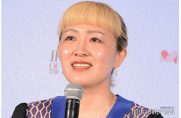 丸山桂里奈、2歳娘と人気女優の2ショット公開「仲良し」「ラヴィットポーズ可愛すぎる」の声