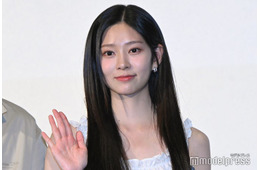 IZ*ONE出身キム・ミンジュ、久々日本イベント登場も”ハプニング” ミニ丈クラシカルワンピでスラリ美脚披露【君の声を聴かせて】