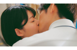 “匂いフェチ”女子＆“触れられない”男が社内でキス 大胆ラブシーン話題「攻めすぎ」「衝撃的」 【ただの恋愛なんかできっこない】